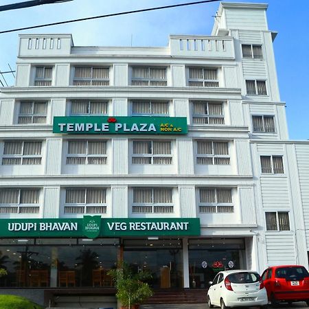 Temple Plaza Kochi Hotel Chottanikara Bagian luar foto