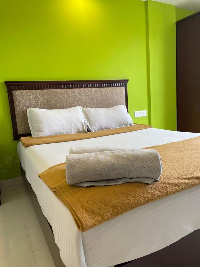 Temple Plaza Kochi Hotel Chottanikara Bagian luar foto