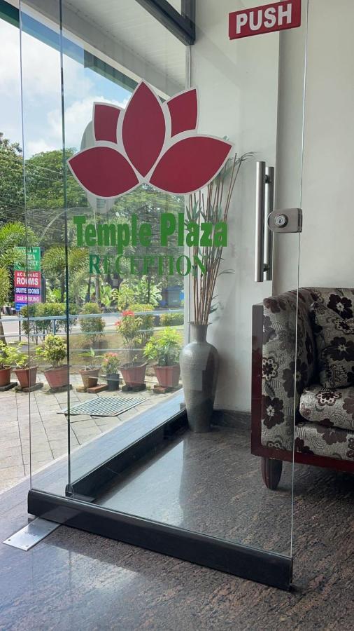 Temple Plaza Kochi Hotel Chottanikara Bagian luar foto