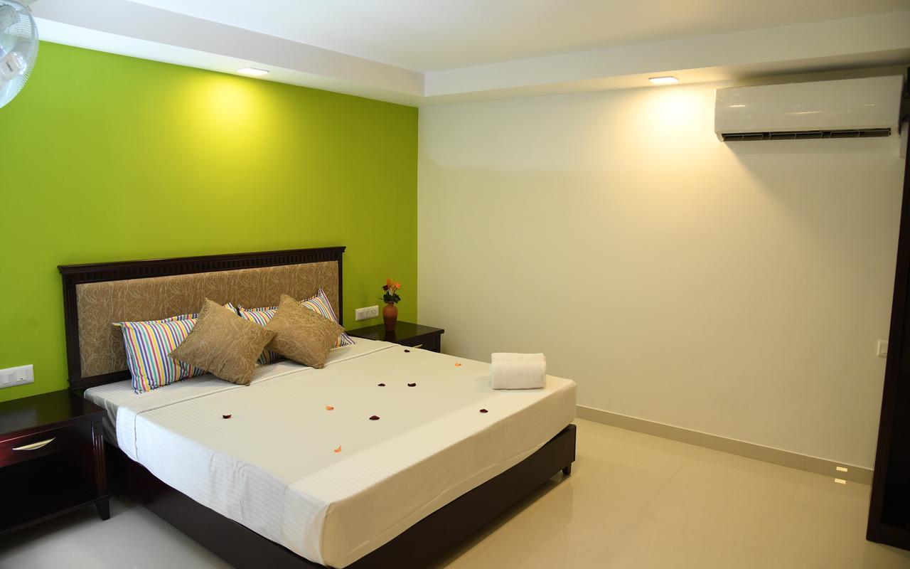Temple Plaza Kochi Hotel Chottanikara Bagian luar foto