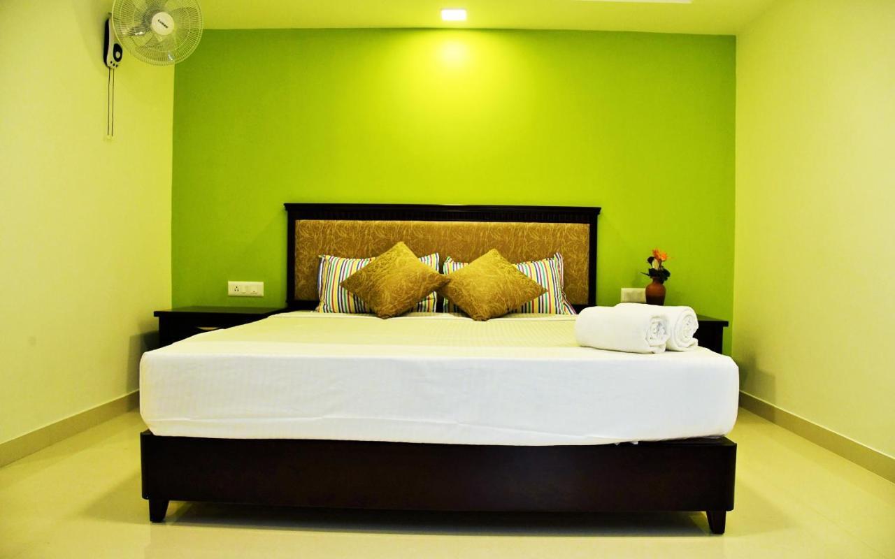 Temple Plaza Kochi Hotel Chottanikara Bagian luar foto