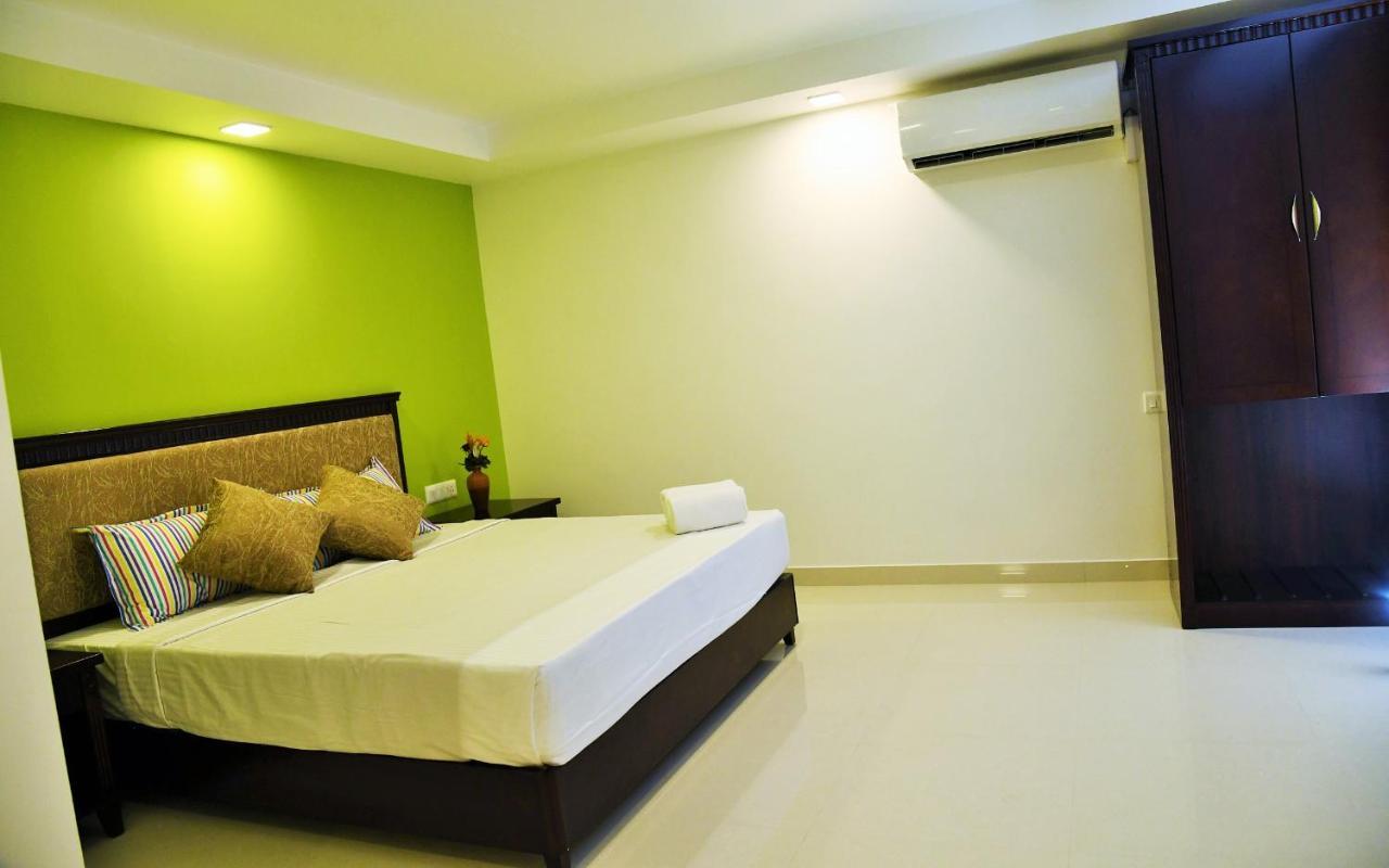 Temple Plaza Kochi Hotel Chottanikara Bagian luar foto