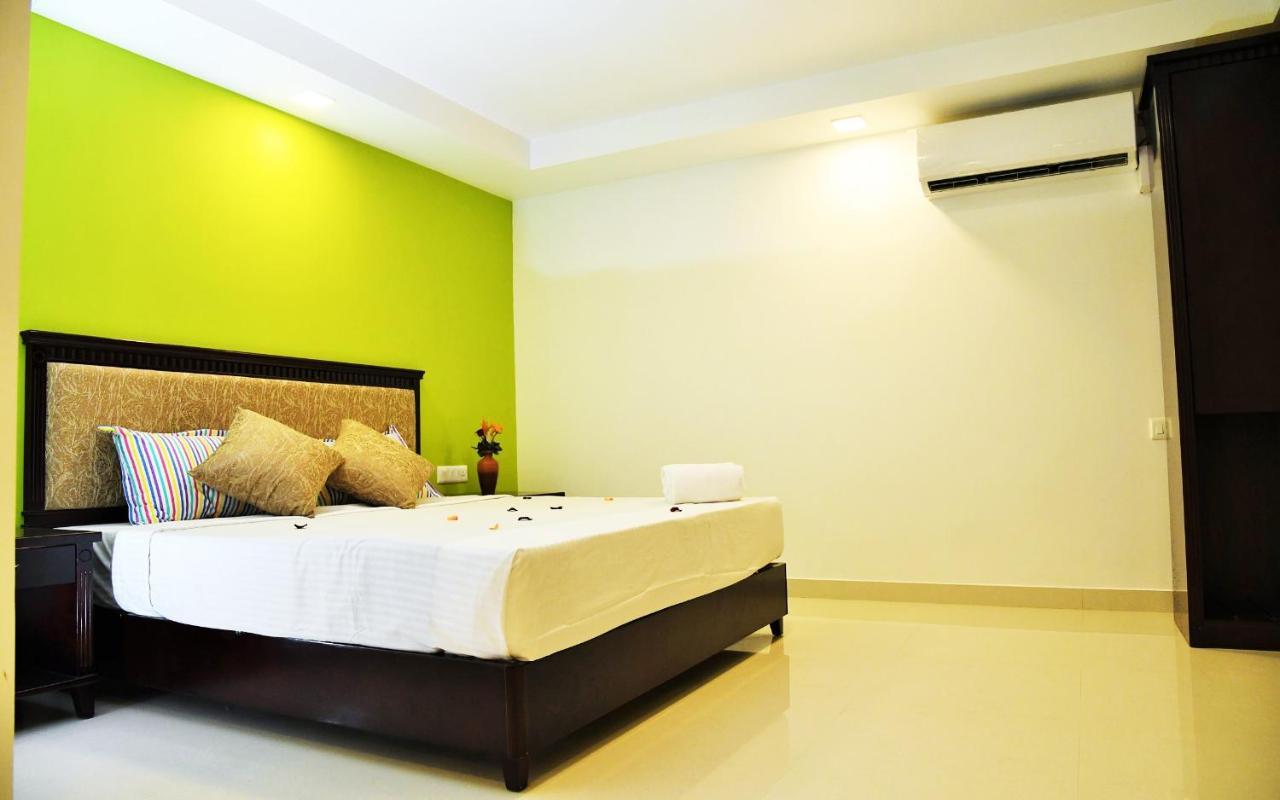 Temple Plaza Kochi Hotel Chottanikara Bagian luar foto