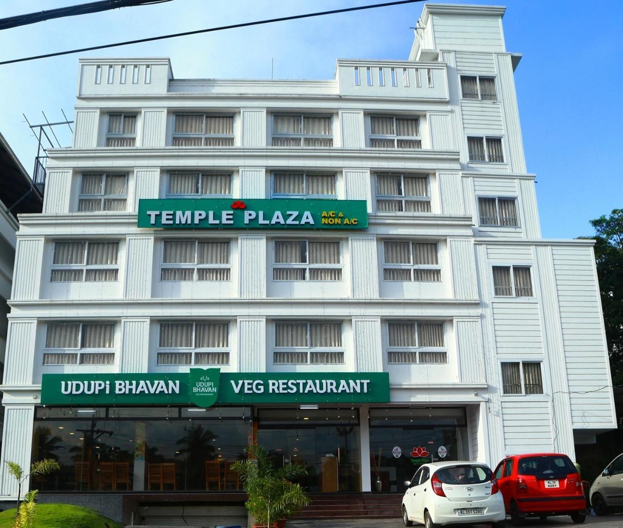 Temple Plaza Kochi Hotel Chottanikara Bagian luar foto